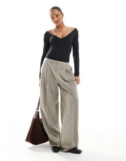 Bershka V-neck Bodysuit In Black For Women -Chic Maze Sales 208009530 4