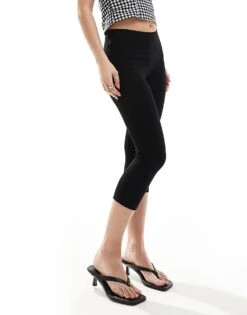 Bershka Capri Trousers In Black For Women -Chic Maze Sales 208412029 2